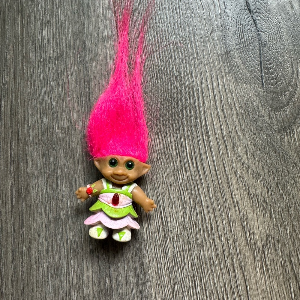 1992 Ace Novelty mini troll with pink hair, blue eyes and red tear drop jewel
